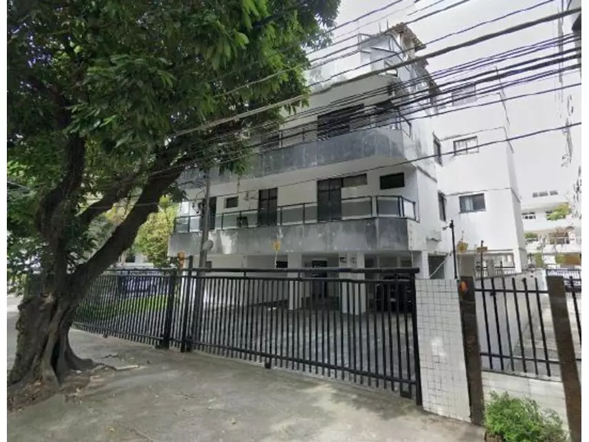 Apartamento com 2 vagas em leilão no Recreio dos Bandeirantes