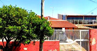 Casa aconchegante com 1 banheiro e 250m² construída, pronta para reformas