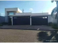 Casa padrão com 3 quartos, 2 banheiros, 2 vagas, 203m² construída, imóvel