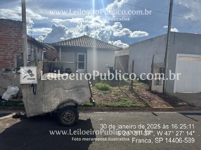 Casa com 2 quartos, 1 banheiro, 46m² construída, 2 vagas