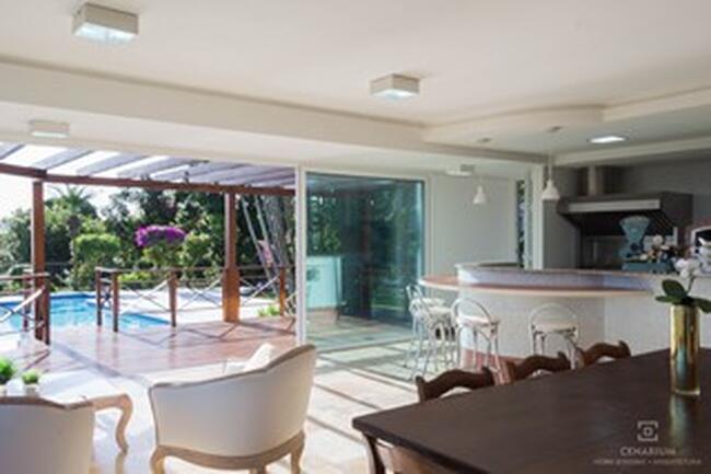 Casa de Luxo com Vista para o Rio Guaíba e Amplo Terreno