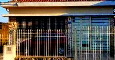 Casa padrão com 1 quarto, 1 banheiro, 1 vaga, 166m² construída, imóvel ocupado