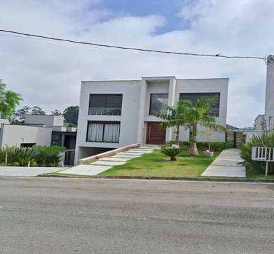 Casa em Condomínio Ocupada com 607m² Construída