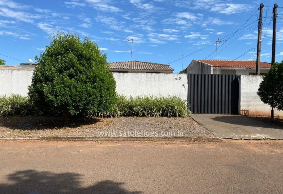 Casa ocupada com 83,40m² em terreno amplo