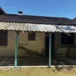 Terreno com benfeitorias, 360m², pronto para construção