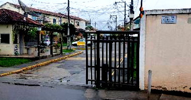 Casa com 2 Quartos em São Gonçalo - RJ