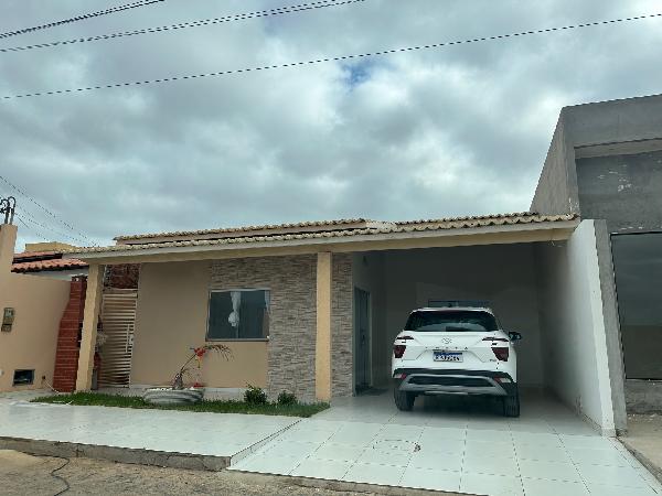 Casa Nova com 2 Quartos e 1 Vaga em Casa Nova-BA