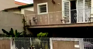 Casa com terreno de 298m² - Ocupada