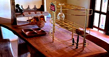 Lote 14: Refrigerador, Fogão, TV, Mesas Rústicas