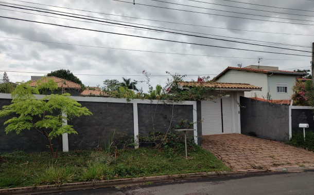 Casa desocupada com 127,39 m² e terreno de 1000 m² - Itaici