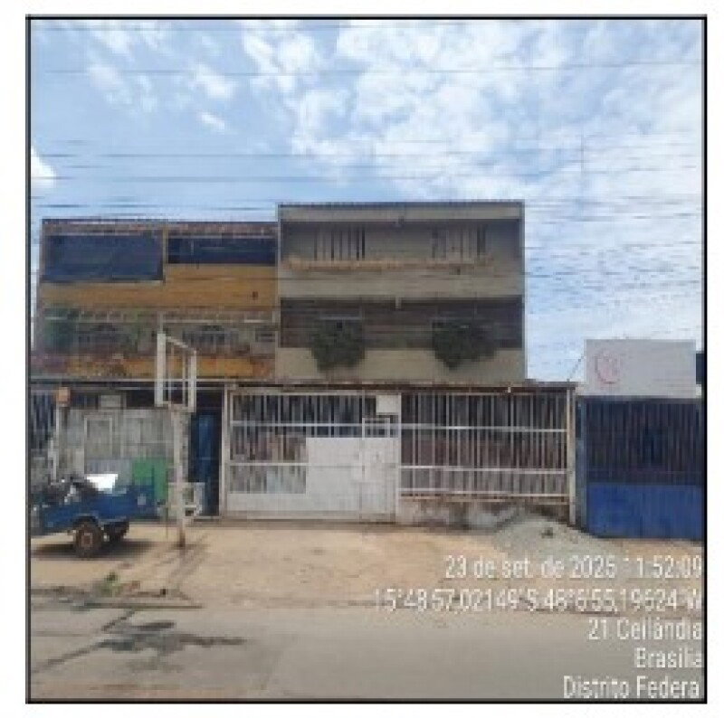 Casa com 340m², 4 vagas, desocupada