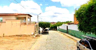 Terreno com três casas construídas, 5 quartos, 3 banheiros