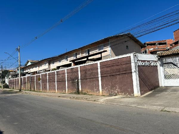 Casa com 2 quartos, 1 banheiro e 2 vagas de garagem
