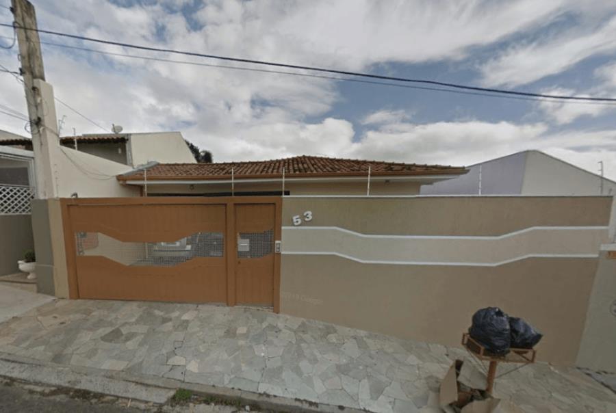 Casa com 97,72m² de área construída em terreno de 379m² -