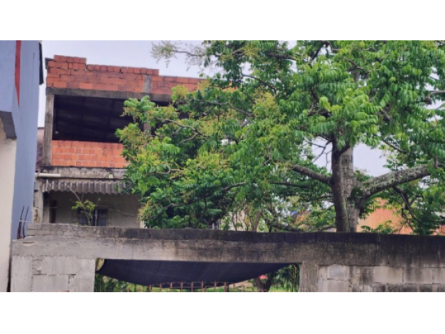 Casa de 2 pavimentos com 74m², 1 quarto, 1 banheiro, desocupada