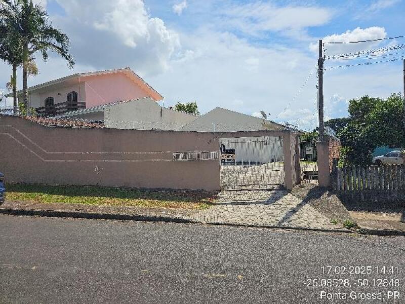Casa com 1 quarto, 1 vaga e 56,32m² construída, desocupada