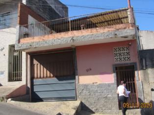 Casa com 2 Quartos, Suíte e Garagem em Área de 137m²