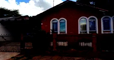 Casa Ocupada no Jardim Ipanema com Ampla Área