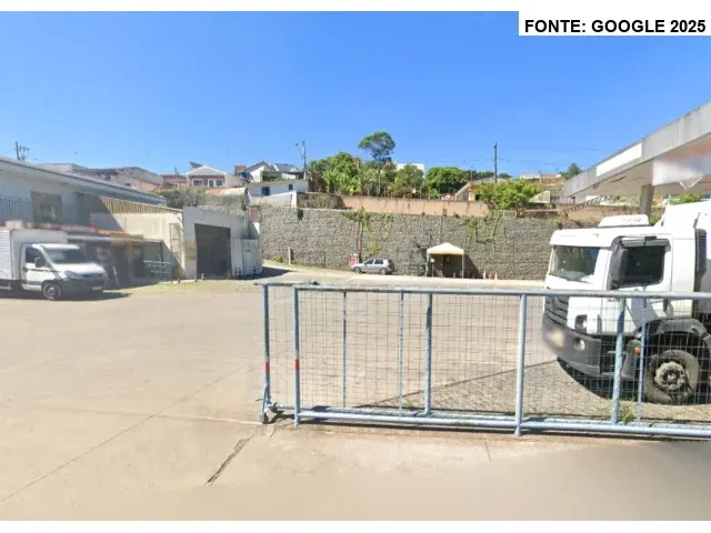 Terreno comercial de 4.933 m² com posto de combustíveis