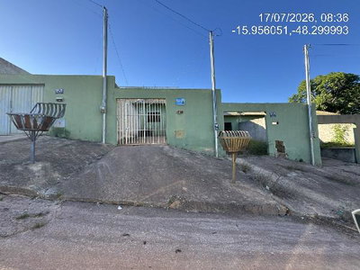 Casa com 2 Quartos e Varanda em Santo Antônio do Descoberto