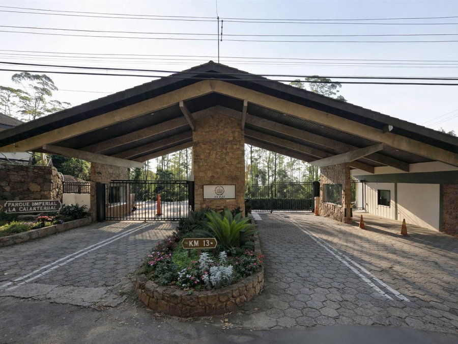 Terreno em Condomínio com 986 m² -