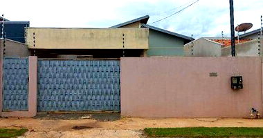 Casa padrão 2 quartos 2 banheiros 1 vaga, ocupada