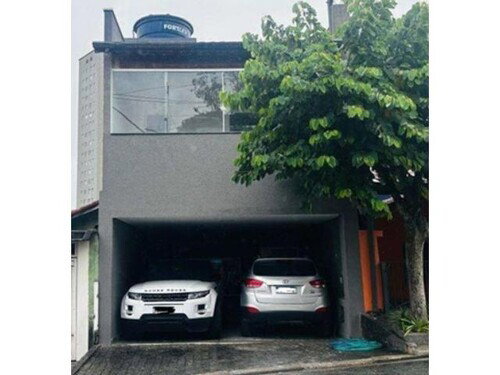 Casa com 2 dormitórios e 54,95m², ocupada, em condomínio