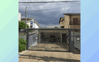 Casa ampla com 4 suítes, 5 banheiros, piscina e garagem para 4 carros