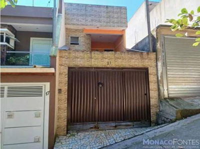 Sobrado no Jardim do Mirante com 199,09m² e IPTU em dia