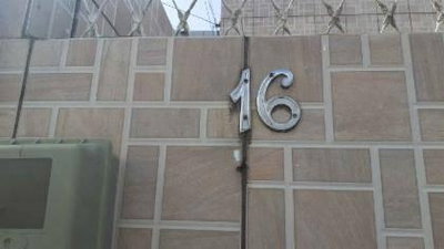 Casa com 3 quartos, 2 banheiros e 1 vaga de garagem, ocupada