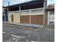 Casa com 2 quartos, 1 banheiro e 2 vagas cobertas
