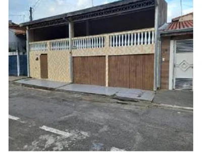 Casa com 2 quartos, 1 banheiro e 2 vagas cobertas