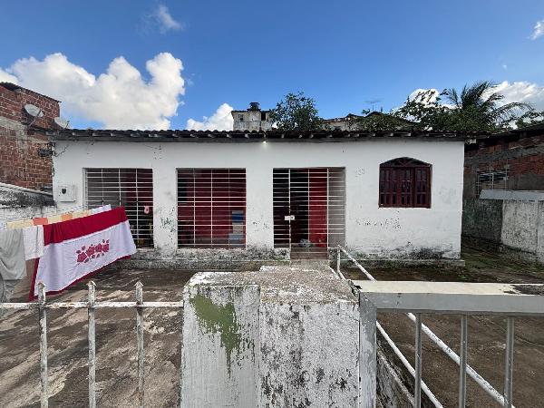Casa com 3 quartos, 1 banheiro, 1 vaga e 72,2m² construída