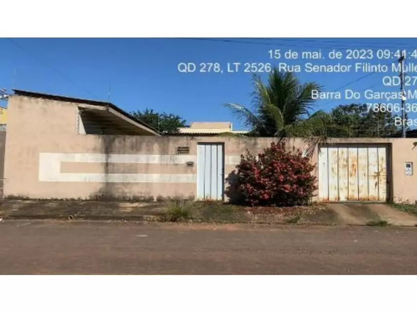 Casa com 3 quartos, 2 banheiros e 210m² de área construída