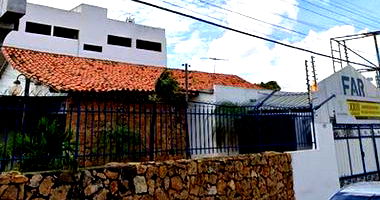 Conjunto de 3 Imóveis Urbanos com 234m² Construídos no Bairro Cabral