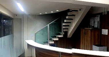 Sala comercial nº 1110 no Cond. Maximiano Center Shop, desocupada