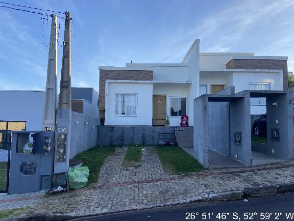 Casa com 2 Quartos e Varandas em Pinhalzinho - SC