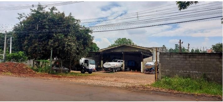 Prédio Industrial com 2 banheiros e 3 vagas, 846m² construídos
