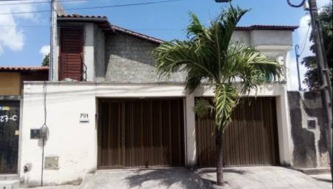 Casa com 4 quartos e 3 banheiros, 296 m², ocupada