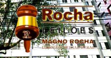 Apartamento com 2 vagas no Batel