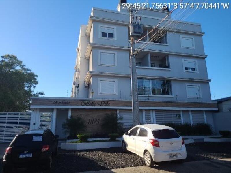 Apartamento com 2 Quartos e Vaga no Edifício Belleville