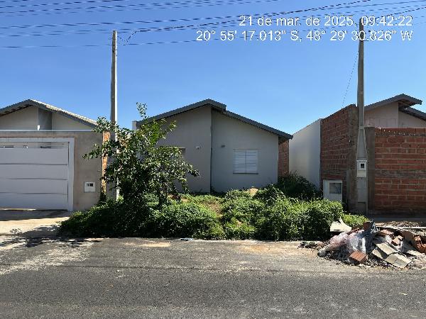 Casa 2 quartos, 1 banheiro, 1 vaga, 43.65m² construída, desocupada