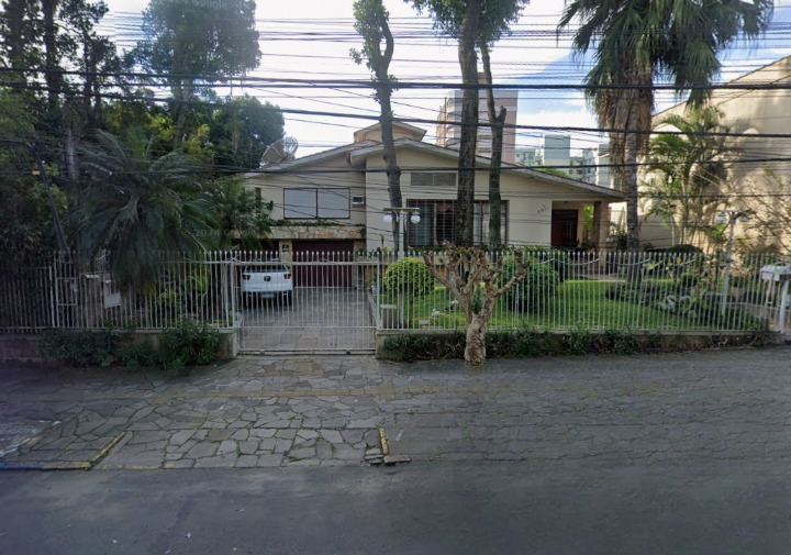 Casa com 300m², 3 quartos, ocupada, ideal para investimento