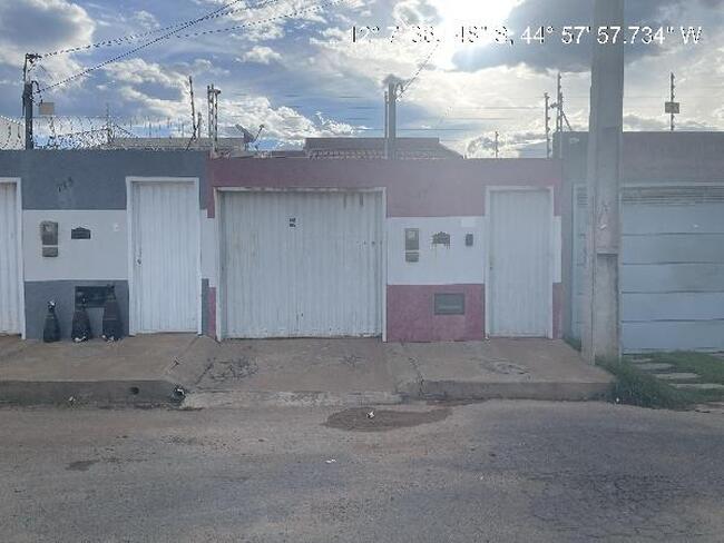 Casa com 2 quartos, 2 banheiros, vaga de garagem e 70,05m² privativos