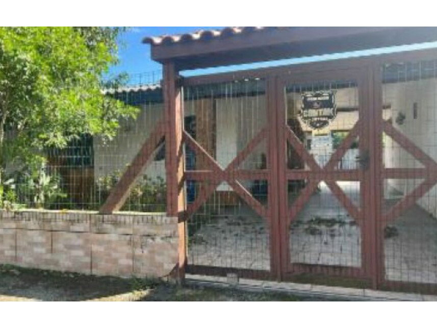 Casa em Leilão com 4 Quartos e 2 Banheiros