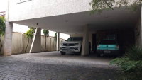 Casa ocupada com 5 quartos, 5 banheiros e 490 m²