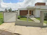 Casa Desocupada com 202m² de Área Construída e 1 Vaga