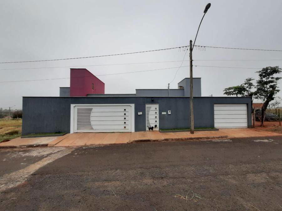 Casa com 3 quartos, 2 banheiros e 176m² construída, ocupada