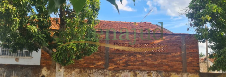 Casa em Iacanga/SP com 5 cômodos e hall