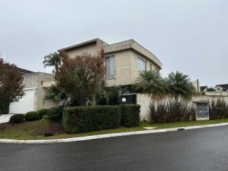 Casa de alto padrão com 390m², 3 quartos, 2 banheiros e 2 vagas